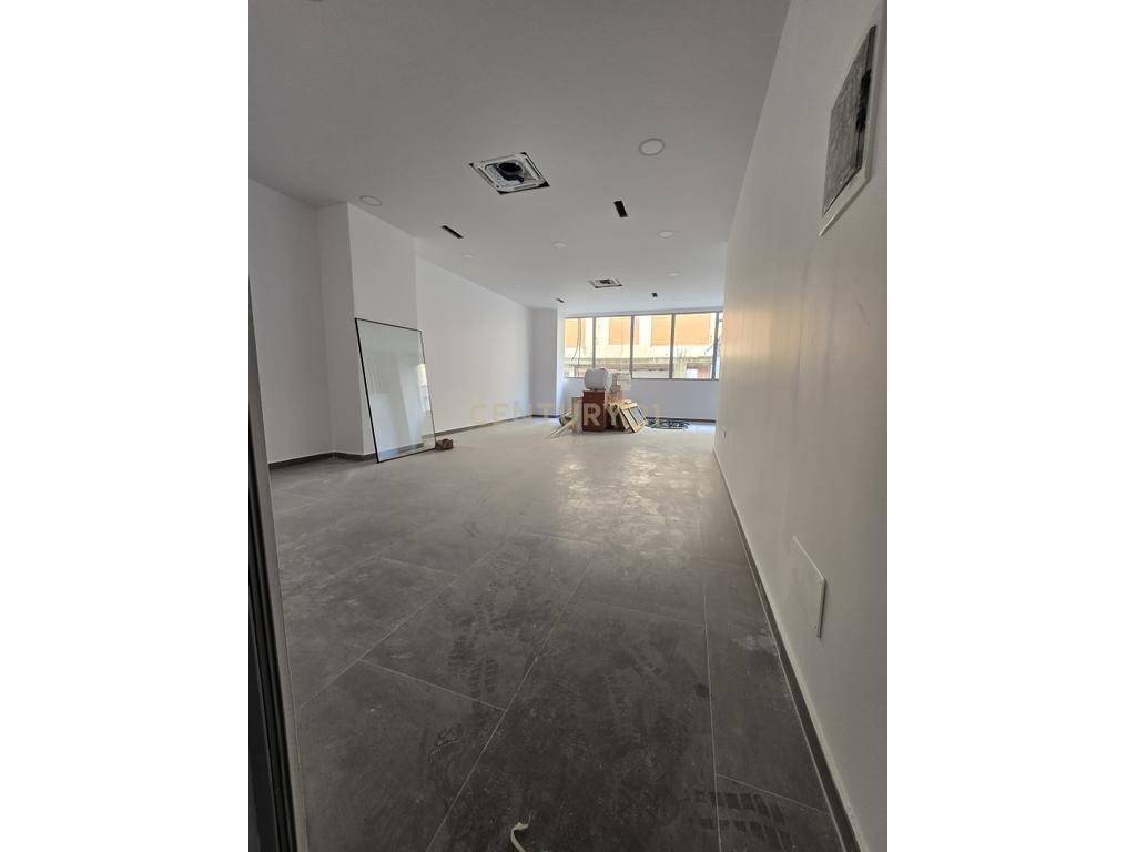 +355695265501 Affitto locale nel centro di Durrës