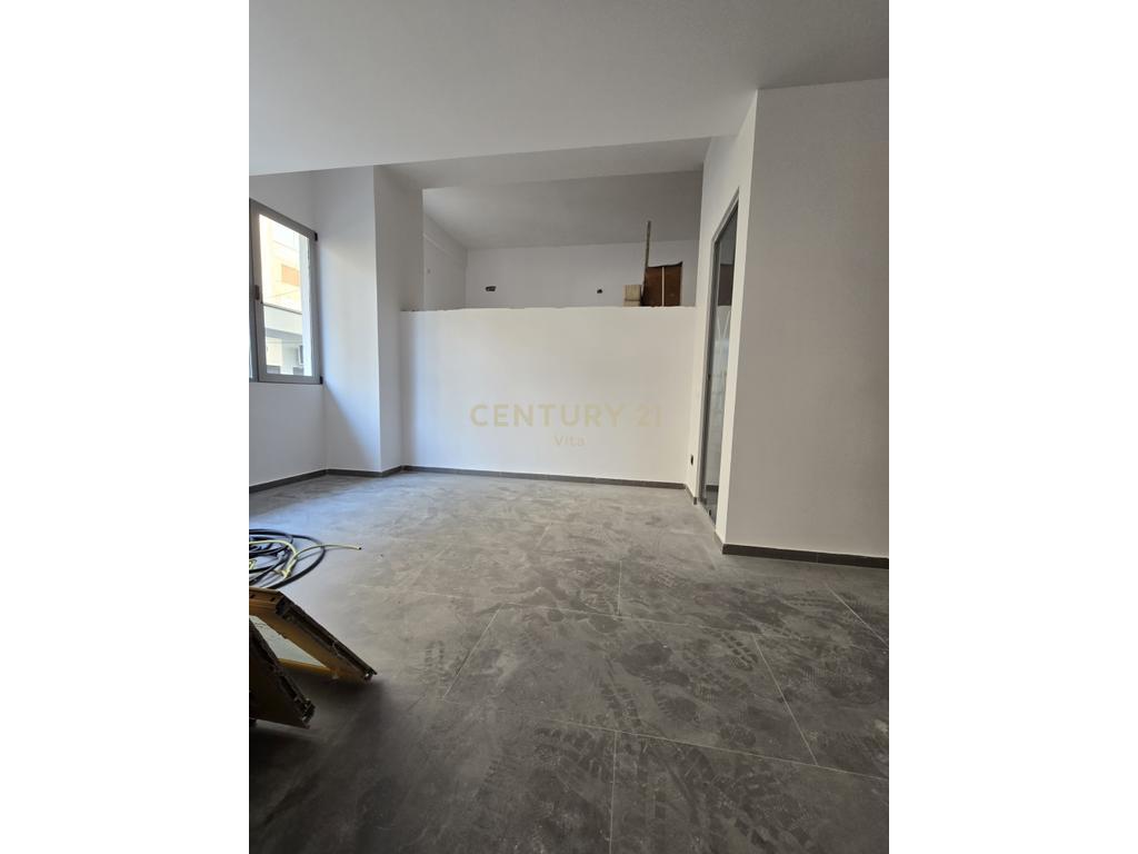 +355695265501 Affitto locale nel centro di Durrës