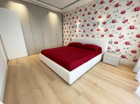 JEPET ME QIRA APARTAMENT 3+1+2 tualete , ne Katin e Dyte te