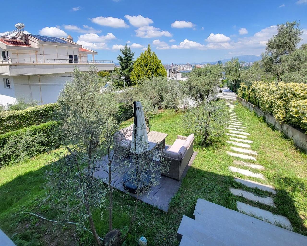 Villa a 3 piani in affitto – Lago Secco, Tirana
