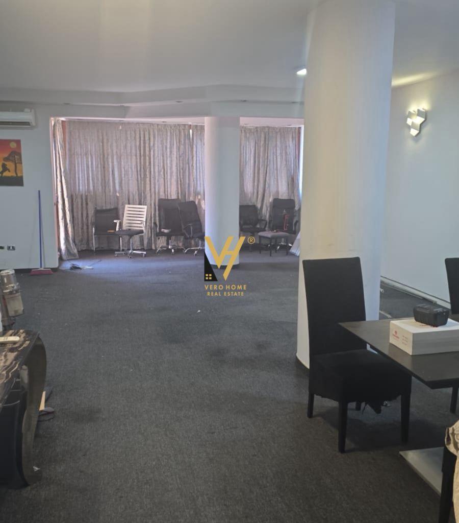 RENTAL OF BUSINESS PREMISES 145 m2 ON WILLSON STREET - 1,800 EUR