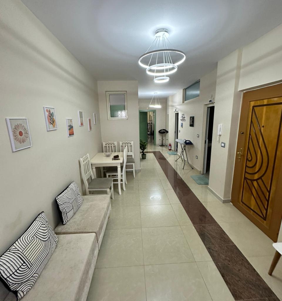 JEPET ME QERA KATI I DYTË I NJË VILE PRIVATE PRANE SPITALIT
