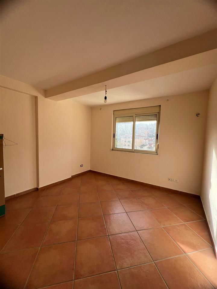 0682064333 APPARTAMENTO 2+1 CON VERANDA VICINO AL TRIBUNALE