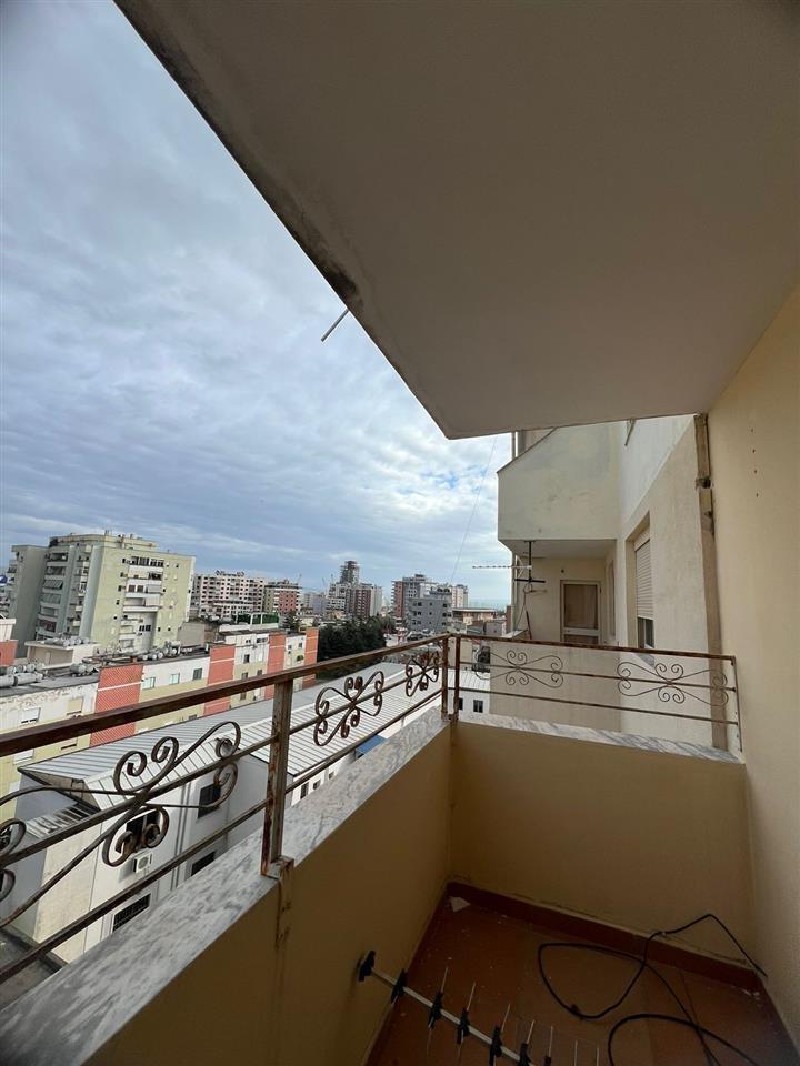0682064333 APPARTAMENTO 2+1 CON VERANDA VICINO AL TRIBUNALE