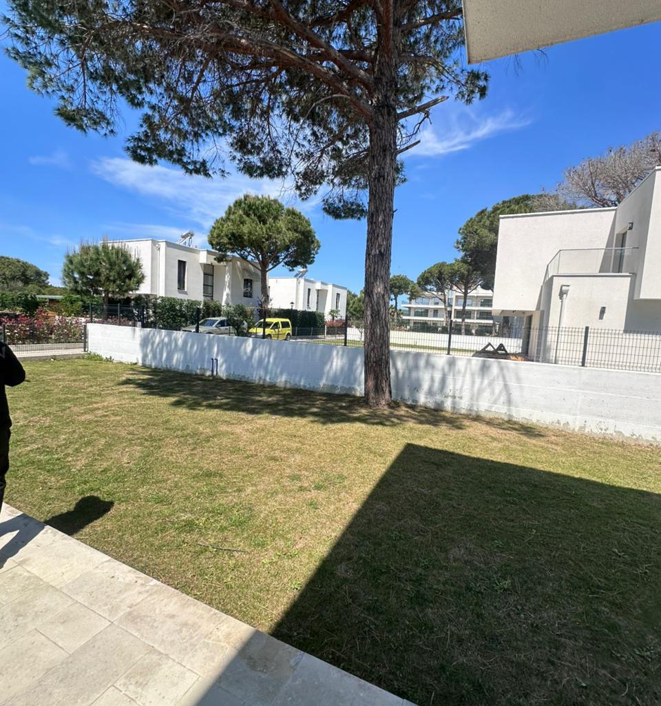 Vile di Lusso San Pietro Residence, Gjiro i Lalëzit, D