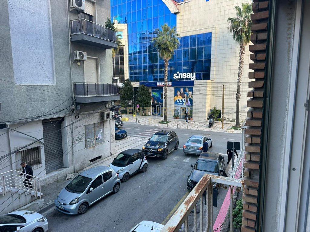 0697603180ZYRE ME QIRA PRANE QENDRES TREGTARE BLUE STAR