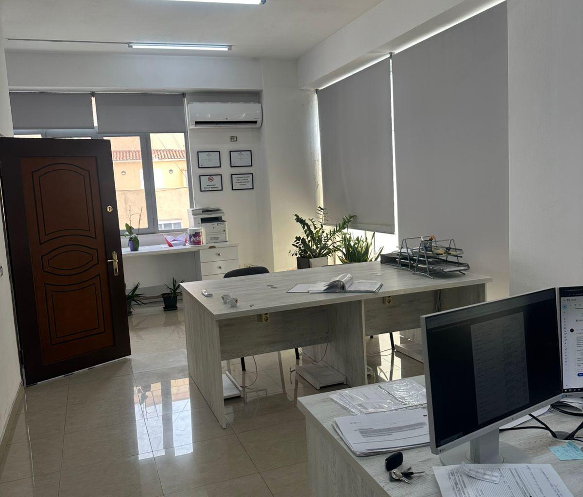 Vendita ambiente commerciale, secondo piano in via Aleksandër Goga