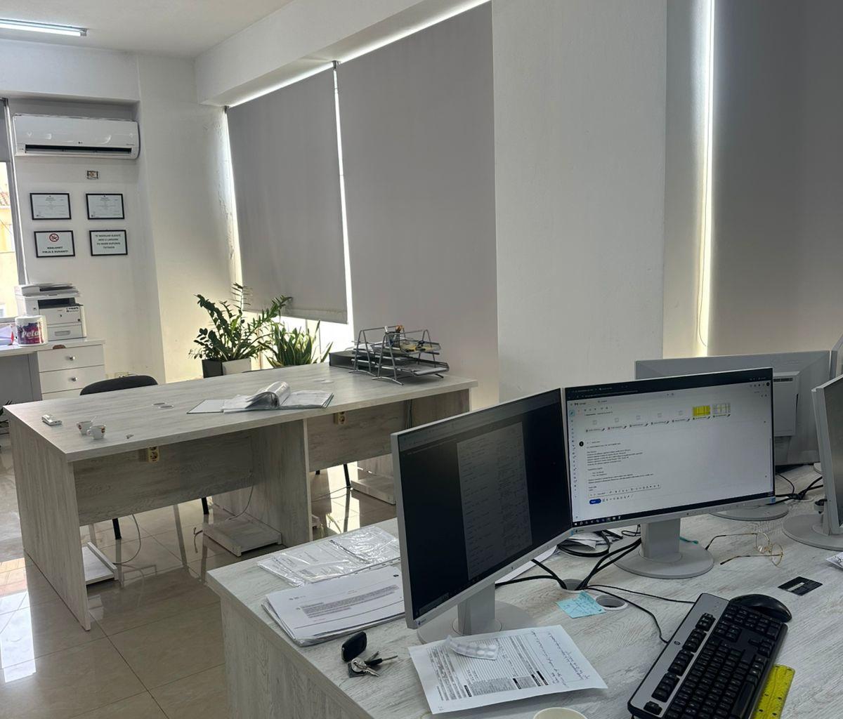 Vendita ambiente commerciale, secondo piano in via Aleksandër Goga