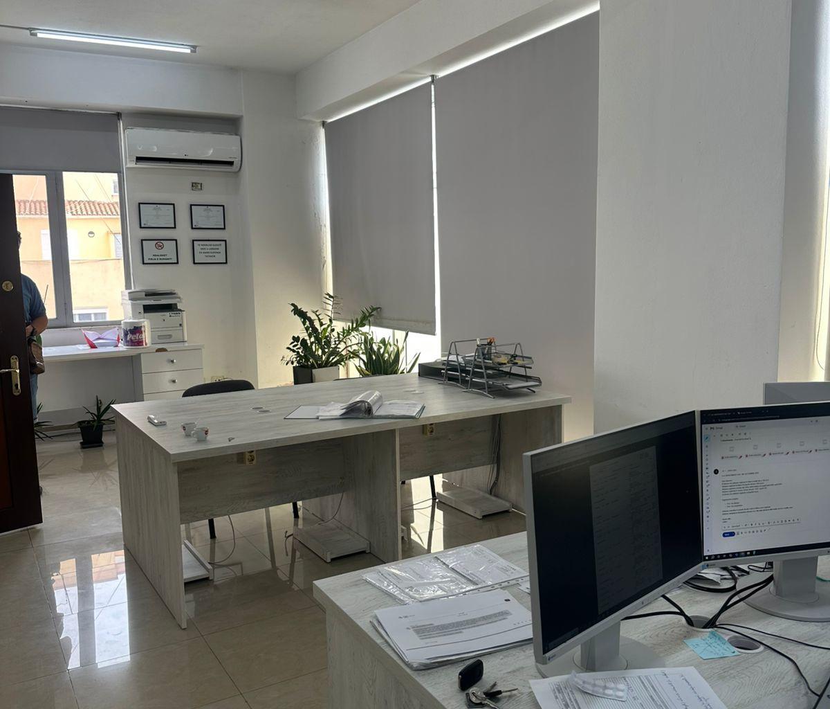 Vendita ambiente commerciale, secondo piano in via Aleksandër Goga
