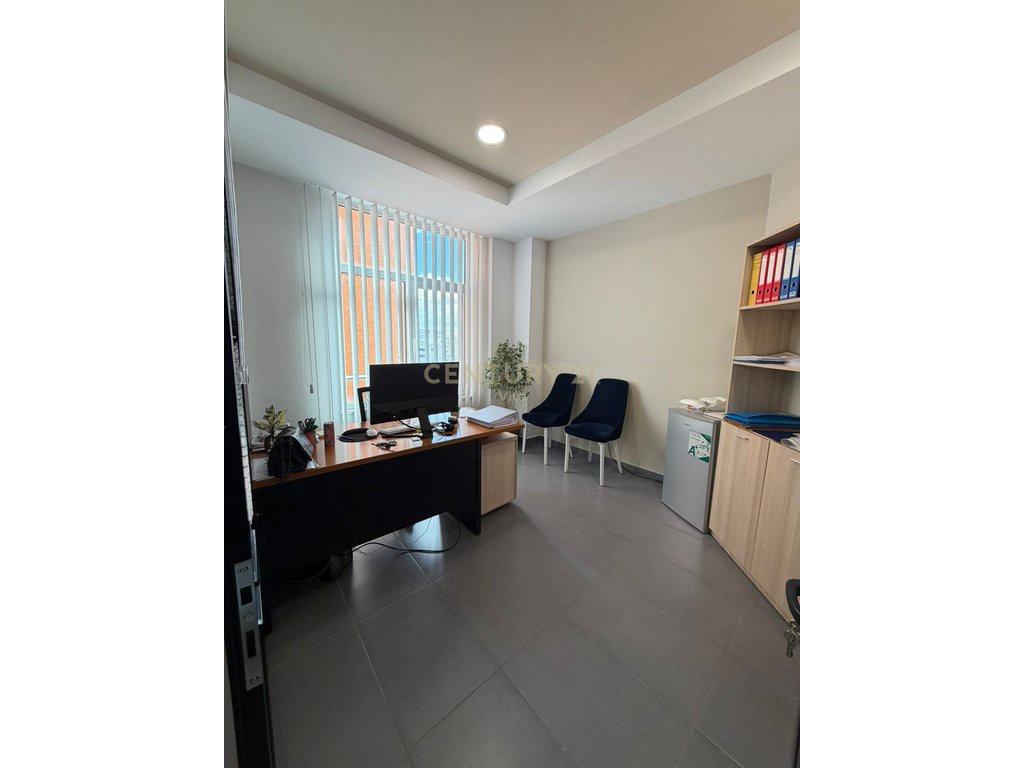 0683005058 Vend per Servis me Vista Mare në Qendra