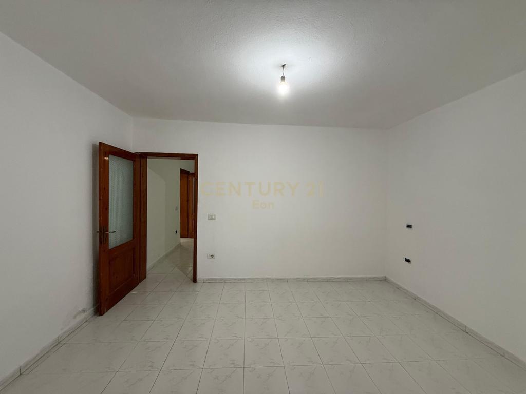 0697603180 Affitto locale commerciale vicino alla scuola 'Qe'