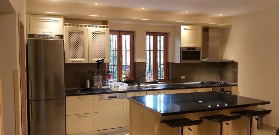 Tirane, vendesi Villa a 3 piani, Piano 3, 500 m² 850.000 € (DON BOSKO)