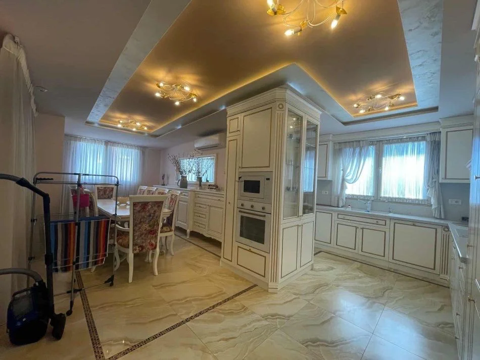 Tirana, vendesi appartamento 4+1 Piano 4, 227 m² 440.000 € (LIQUIDO TOTALE)
