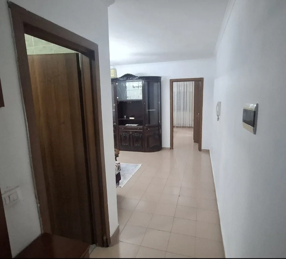 Tirane, affitto appartamento 1+1 Piano 9, 70 m² 500 € (Lulishtja)