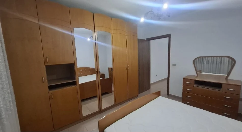 Tirane, affitto appartamento 1+1 Piano 9, 70 m² 500 € (Lulishtja)