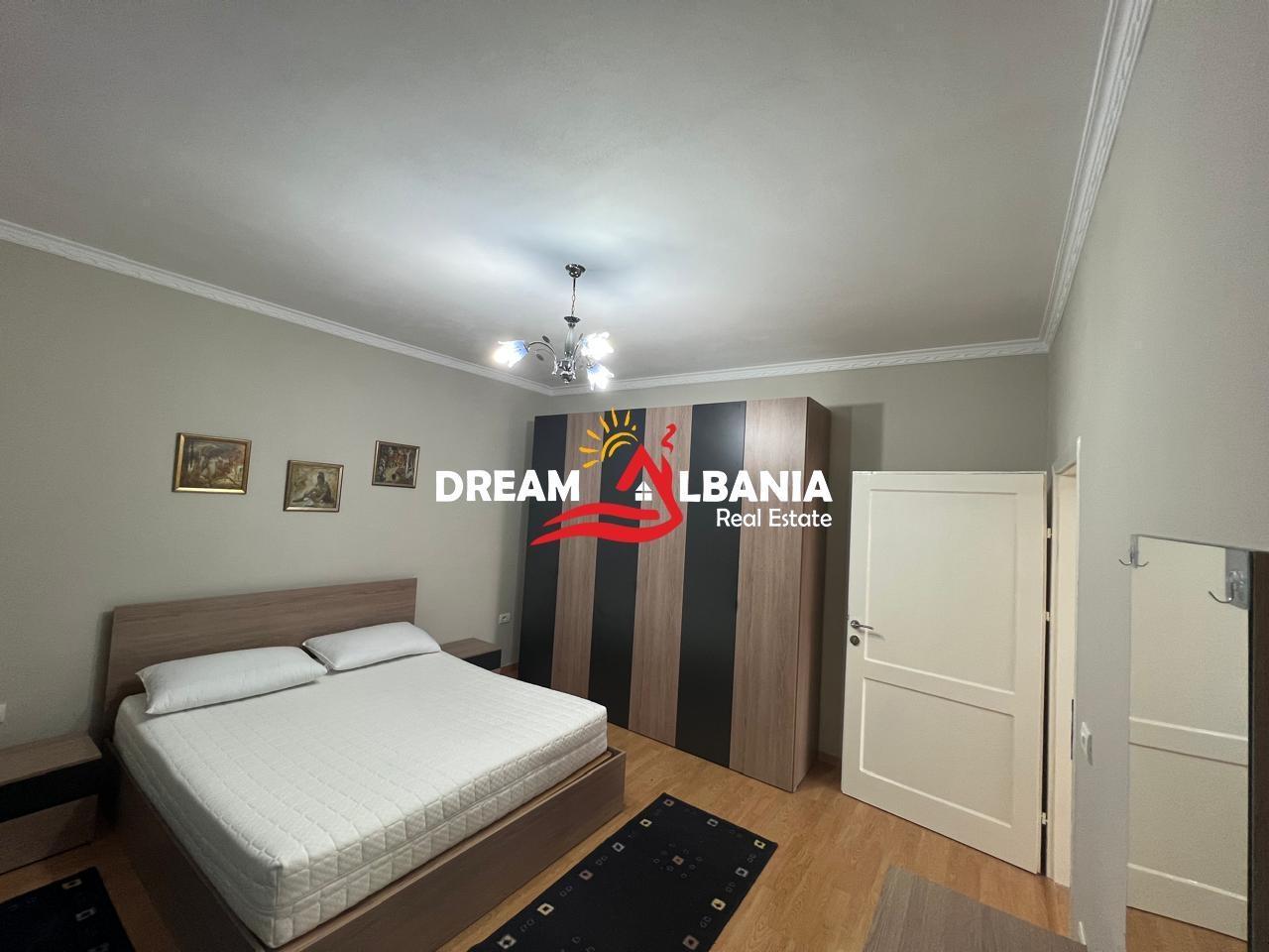 Affittasi 3+1+2 piani di una villa in zona 21 Dhjetori