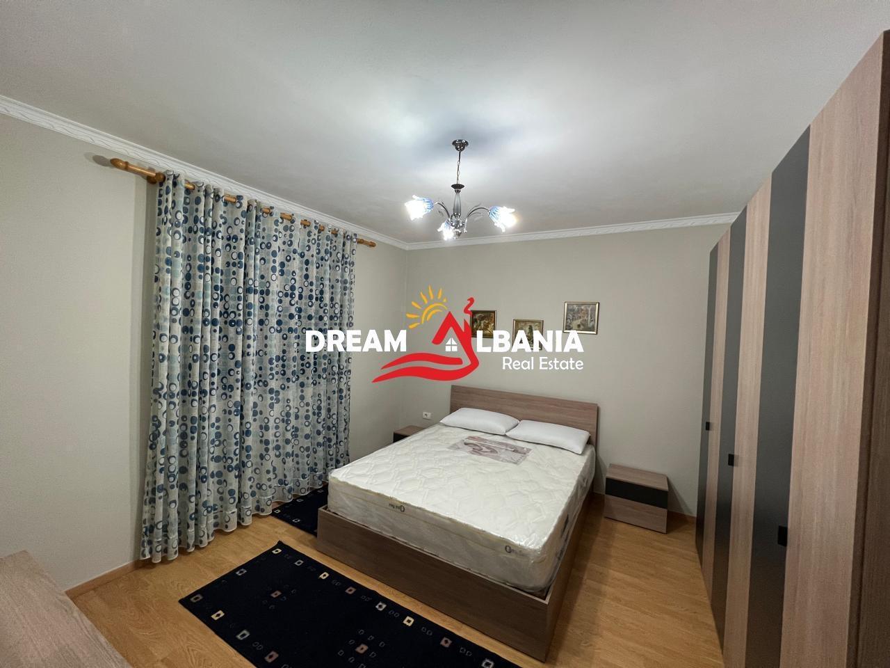 Affittasi 3+1+2 piani di una villa in zona 21 Dhjetori