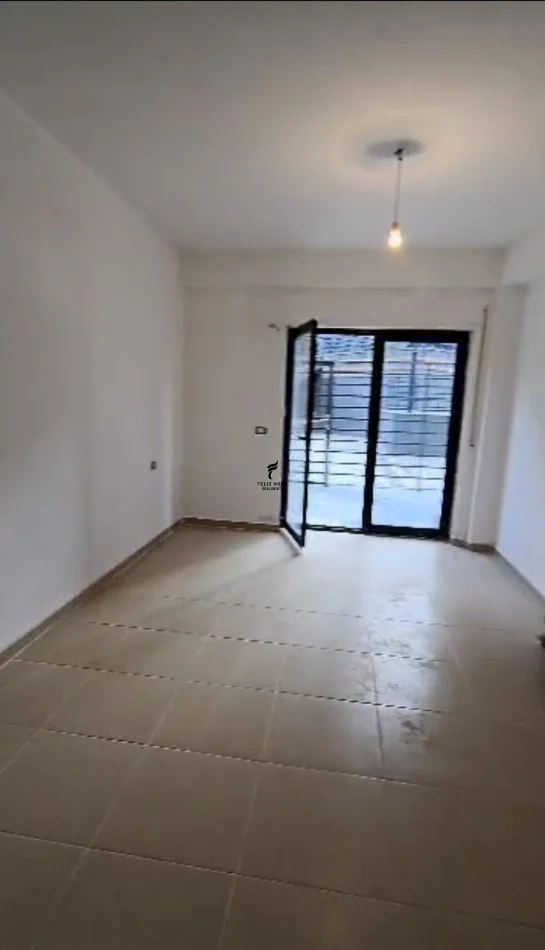 Tirane, vendesi appartamento 3+1 Piano 2, 170 m² 280.000 € (KODRA E DIELLIT)