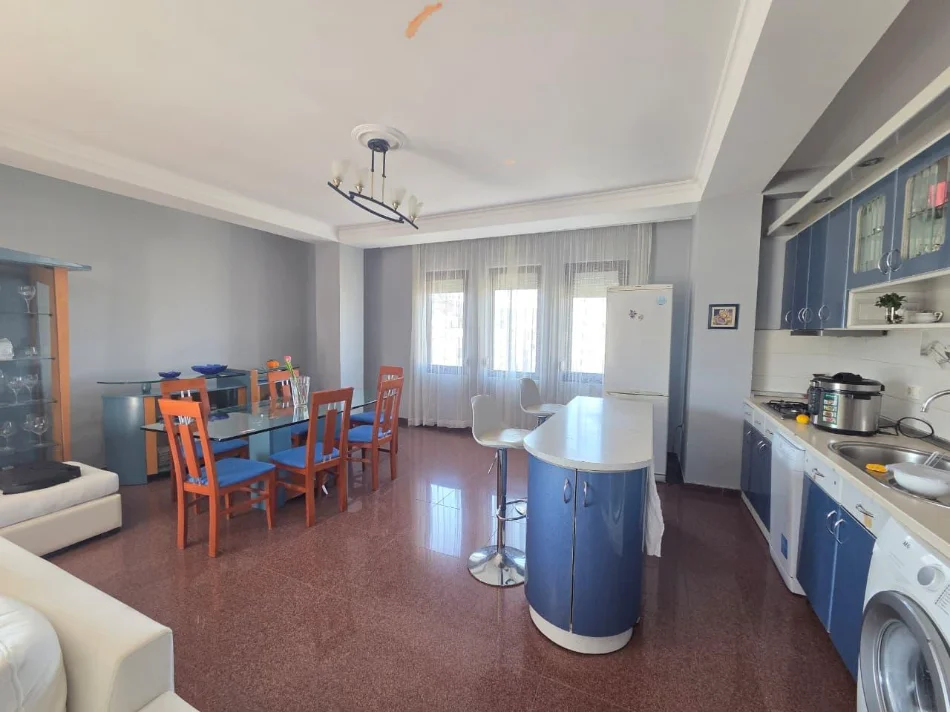 Tirane, spacious 4+1 apartment with Balcony, 145 m², €640,000 (Sami Frasheri)