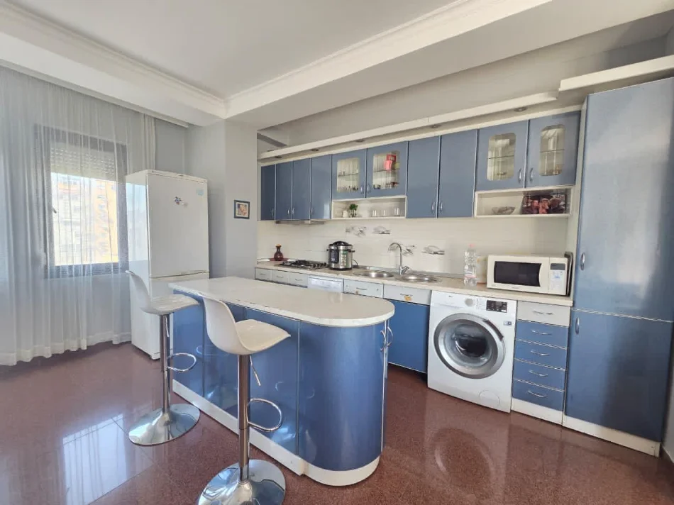 Tirane, spacious 4+1 apartment with Balcony, 145 m², €640,000 (Sami Frasheri)