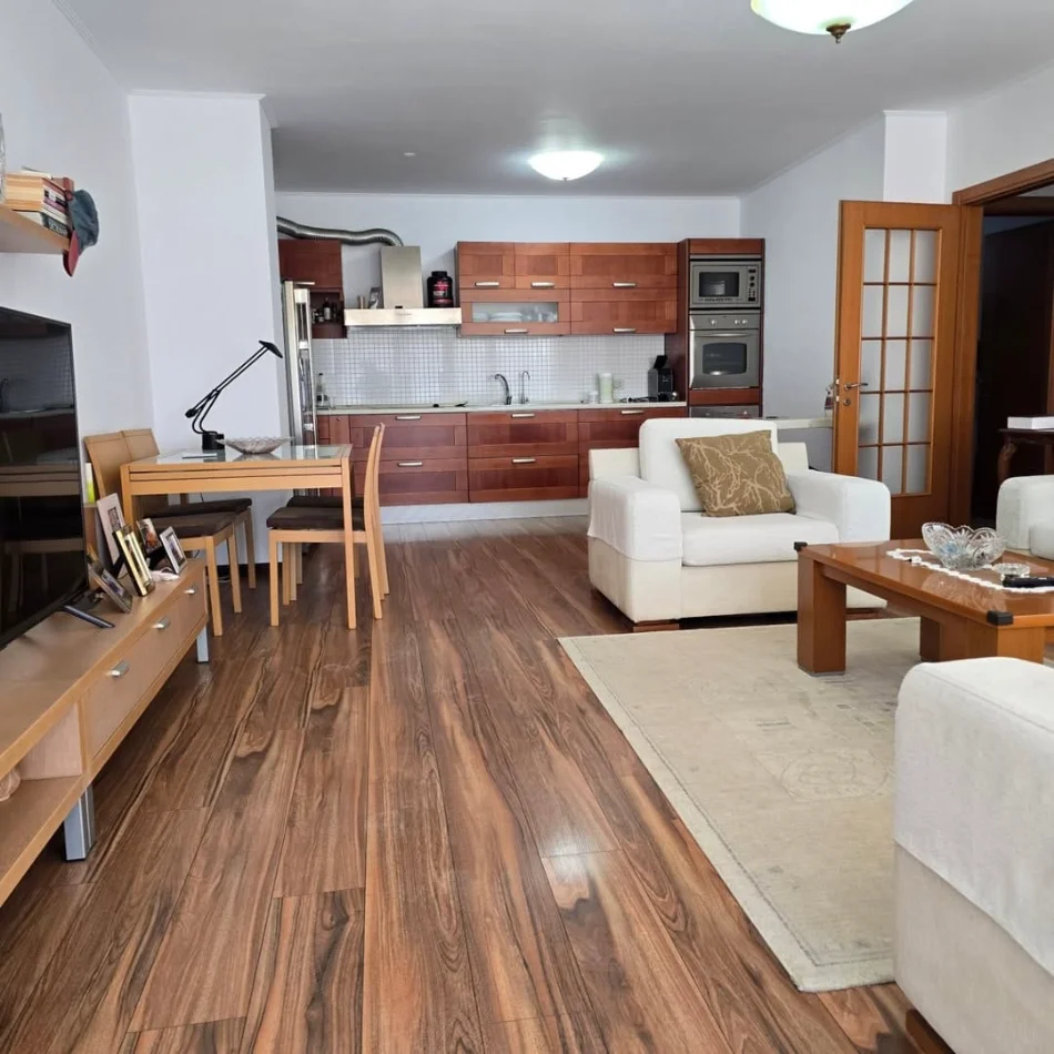 Tirane, vendi, appartamento 2+1+Balcone Piano 8, 130 m² (Vaso Pasha)