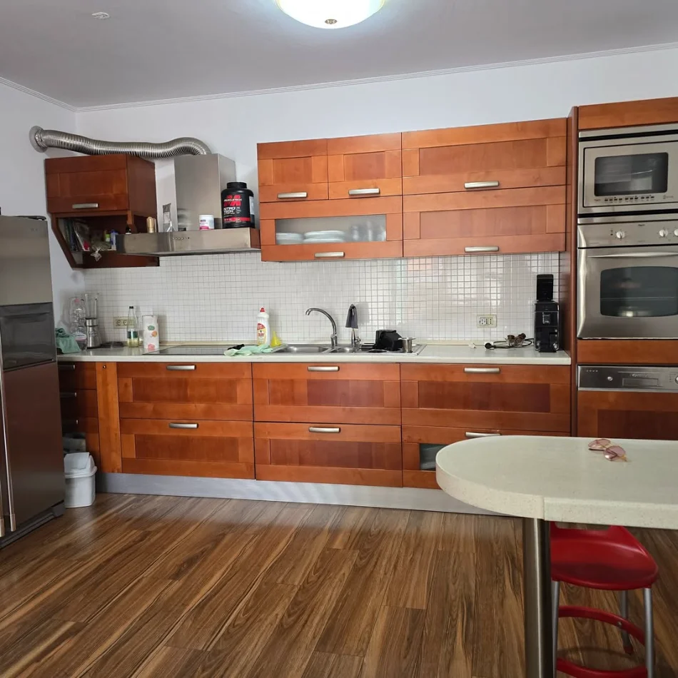 Tirane, vendi, appartamento 2+1+Balcone Piano 8, 130 m² (Vaso Pasha)