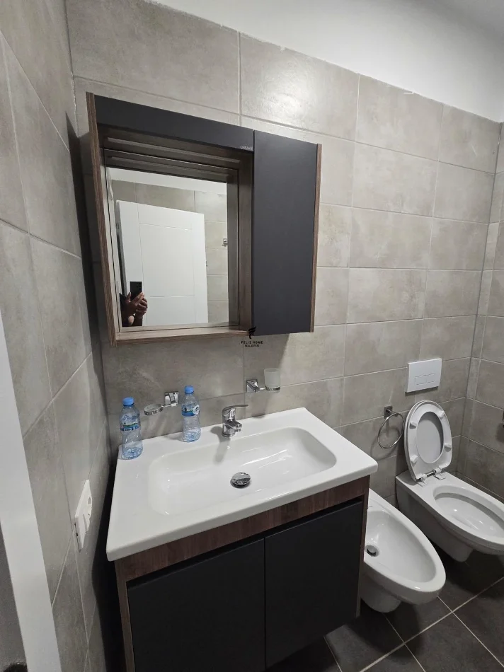 Tirane, vendesi appartamento 1+1 Piano 3, 74 m² 130.000 € (FRESKU)