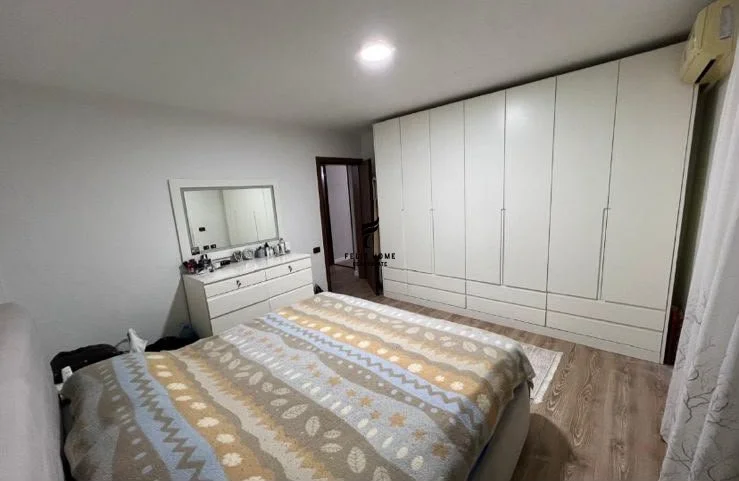Tirana, for Sale 3+1, 4th Floor, 120 m², €180,000 (ALI DEMI)