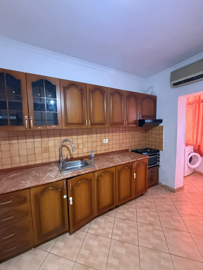 Tirane, Apartment for Rent 1+1, 3rd Floor, 60 m², €400 (Xhamlliku)
