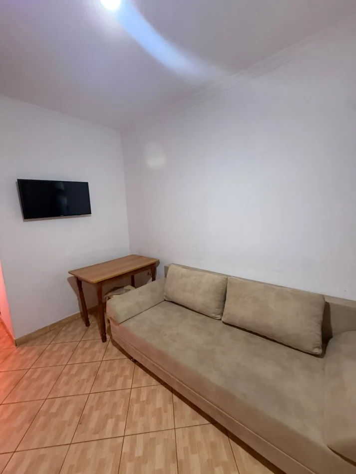 Tirane, Apartment for Rent 1+1, 3rd Floor, 60 m², €400 (Xhamlliku)