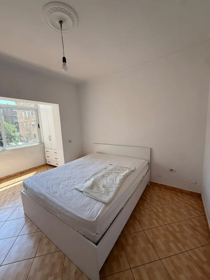 Tirane, Apartment for Rent 1+1, 3rd Floor, 60 m², €400 (Xhamlliku)