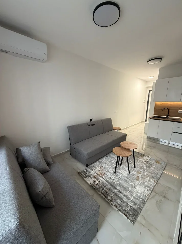 Tirane, affitto monolocale al 4° piano, 40 m², 420 € (LAPRAKE)