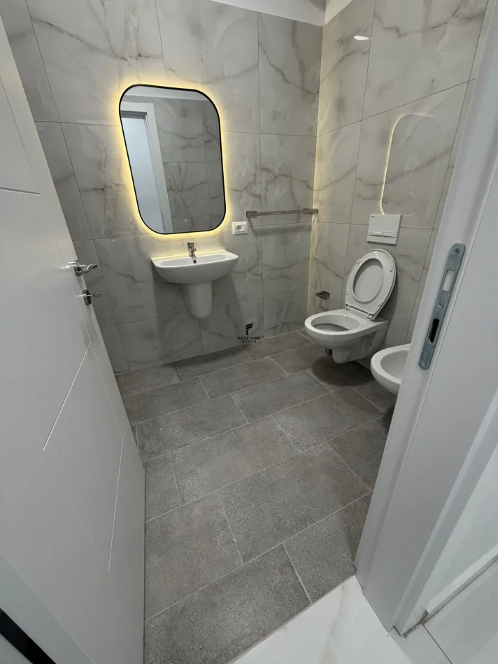 Tirane, affitto monolocale al 4° piano, 40 m², 420 € (LAPRAKE)