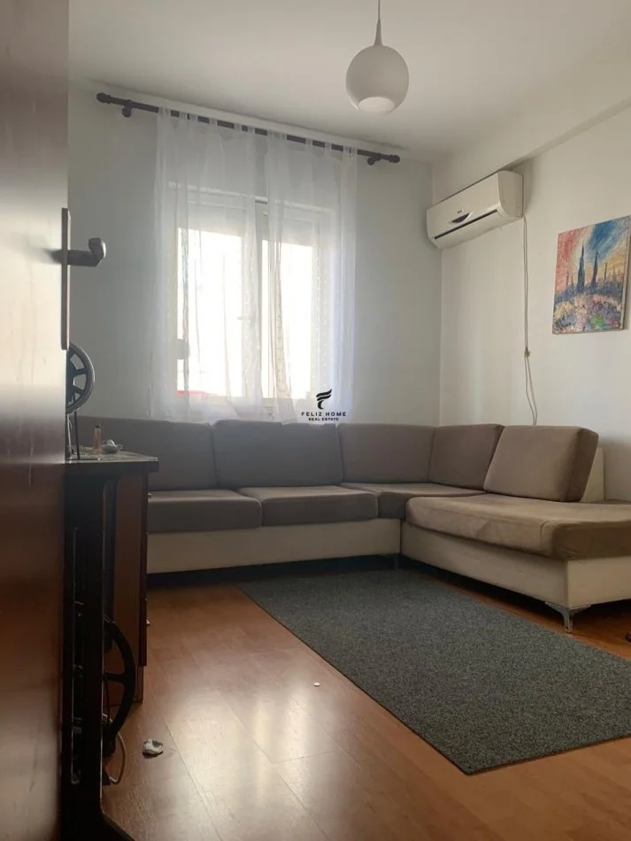 Tirane, affitto appartamento 1+1 Piano 3, 65 m² 500 € (KRISTAL CENTER)