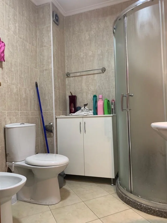 Tirane, affitto appartamento 1+1 Piano 3, 65 m² 500 € (KRISTAL CENTER)