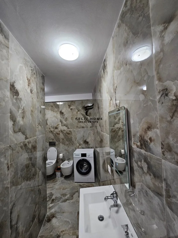 Tirane, appartamento in affitto, 2+1, Piano 3, 107 m², 1.000 € (VIA BARRICATE)