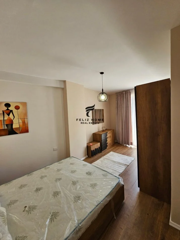 Tirane, appartamento in affitto, 2+1, Piano 3, 107 m², 1.000 € (VIA BARRICATE)