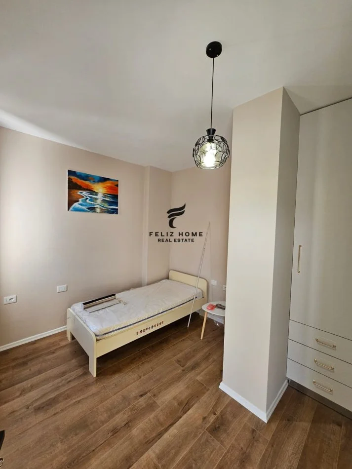 Tirane, appartamento in affitto, 2+1, Piano 3, 107 m², 1.000 € (VIA BARRICATE)