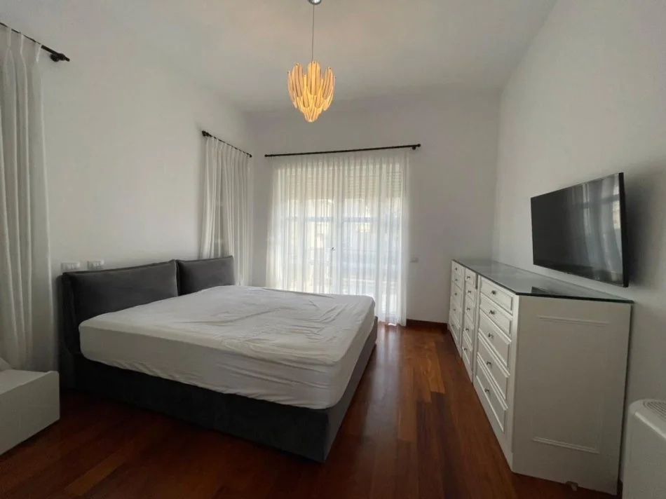 Tirane, Rent a 3-Story Villa, 660 m², €4,800 (ROLLING HILLS)