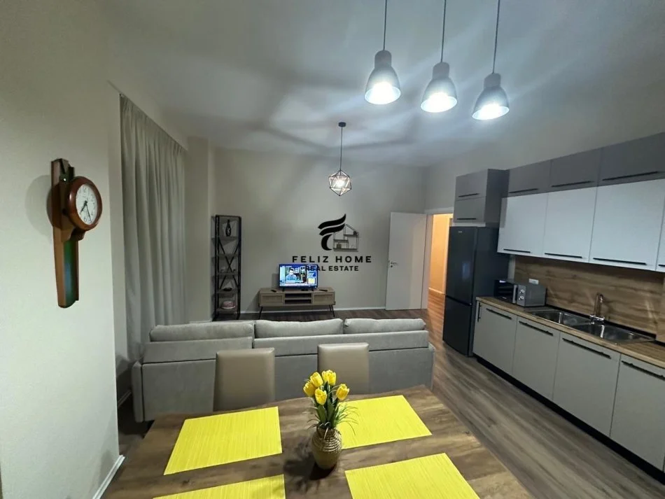 Tirana, Rent a 2+1 Apartment, 8th Floor, 110 m², €800 (CENTER)