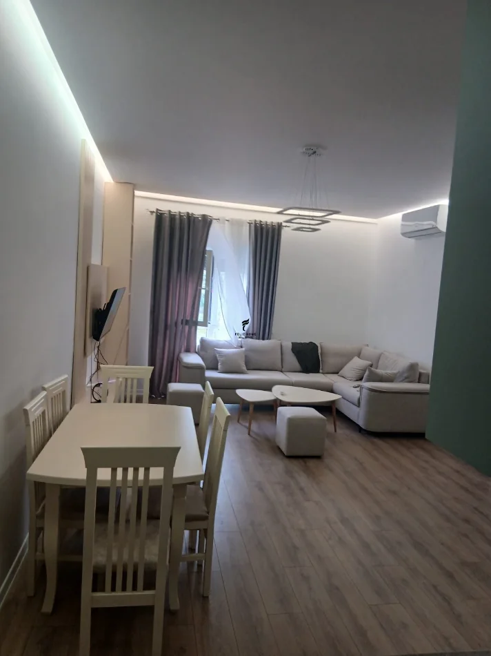 Tirane, affitto appartamento 2+1 Piano 1, 90 m² 600 € (SAUK)