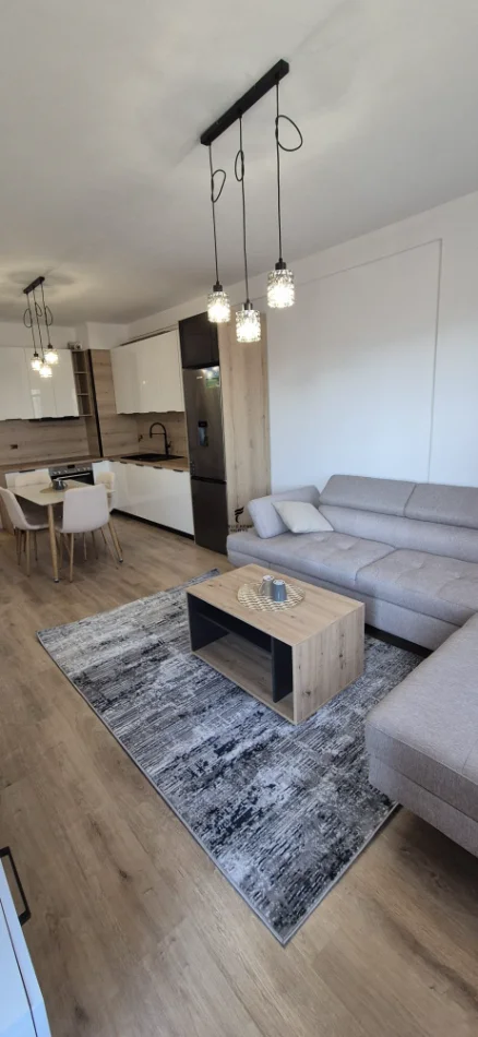 Tirano, affitto appartamento 2+1 Piano 6, 75 m² 600 € (UNIVERS CITY)