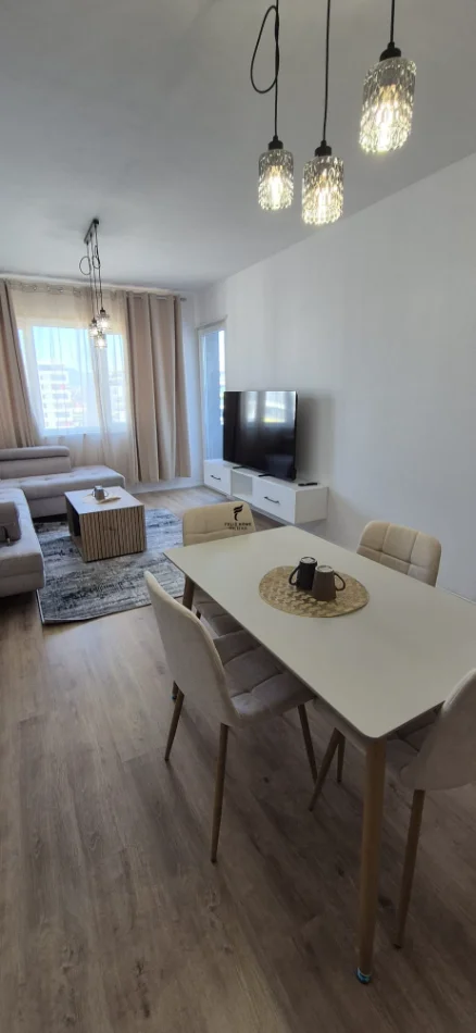 Tirano, affitto appartamento 2+1 Piano 6, 75 m² 600 € (UNIVERS CITY)