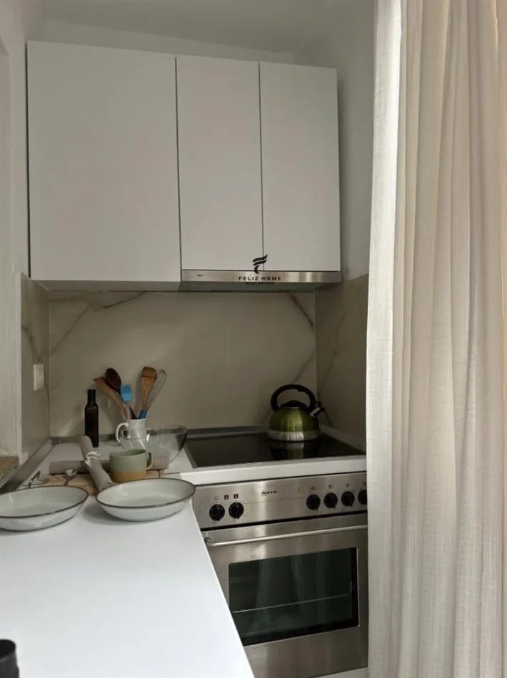 Tirane, affitto monolocale 1+1 al 3° piano, 45 m², 600 € (ACQUA ARTIFICIALE)