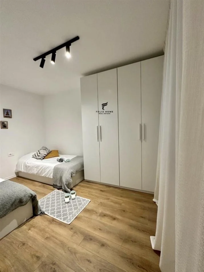 Tirane, affitto monolocale 1+1 al 3° piano, 45 m², 600 € (ACQUA ARTIFICIALE)