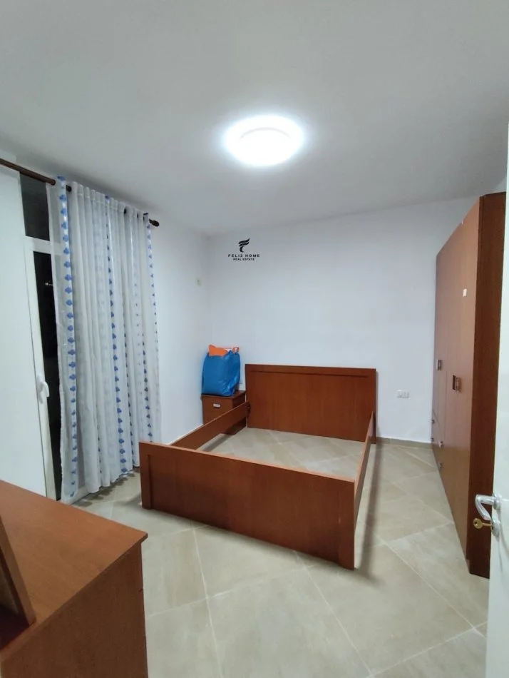 Tirane, affitto appartamento 2+1 Piano 4, 96 m² 450 € (Yzberisht)