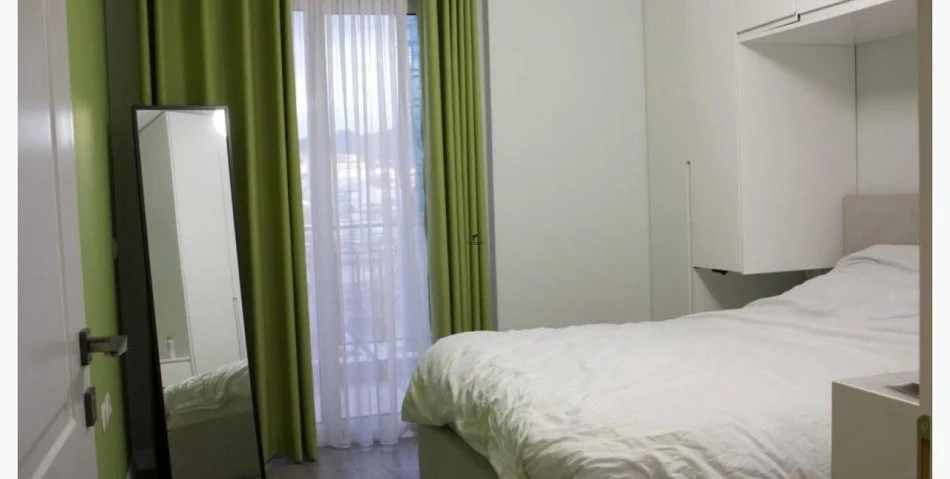 Tirane, affitto appartamento 1+1 con balcone, Piano 4, 60 m², 500 € (ASTIR)
