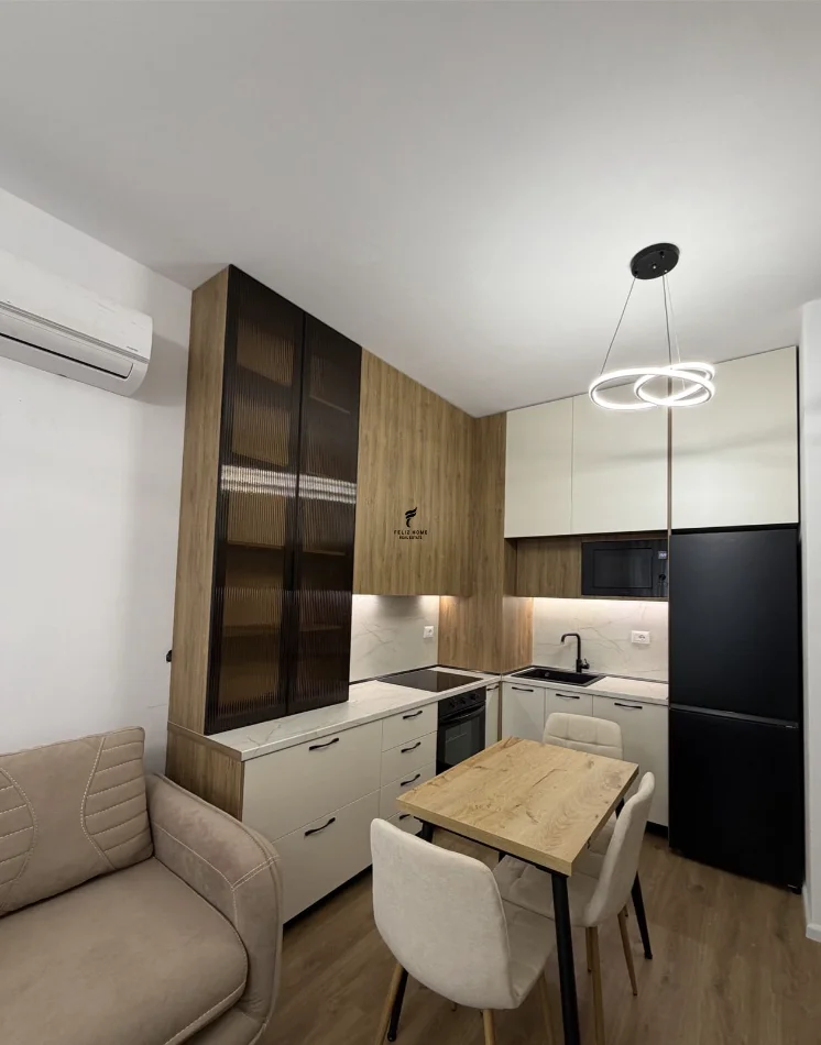 Tirane, jepet me qera apartament 1+1 Kati 1, 50 m² 450 € (ALI DEMI)
