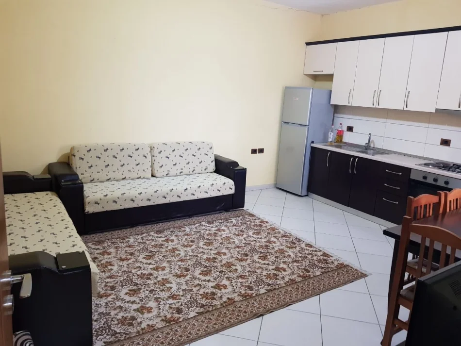 Tirane, affitto appartamento 1+1 Piano 2, 70 m² 300 € (Sauk)