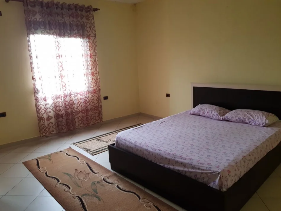 Tirane, affitto appartamento 1+1 Piano 2, 70 m² 300 € (Sauk)